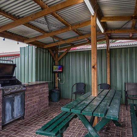 Heywood Motor Inn Buitenkant foto