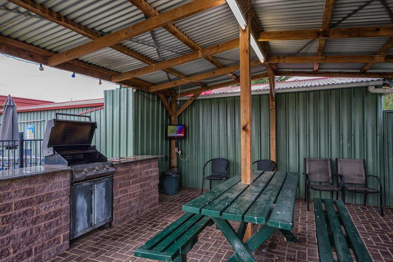 Heywood Motor Inn Buitenkant foto
